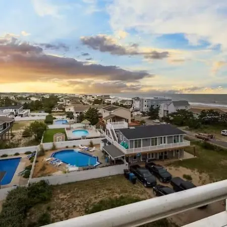 Sojourns Beach Views & Pool Family Home Sleeps 9